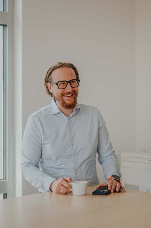Porträt von Dr. Marco Lück, Gastgeber des Executive AI Circle